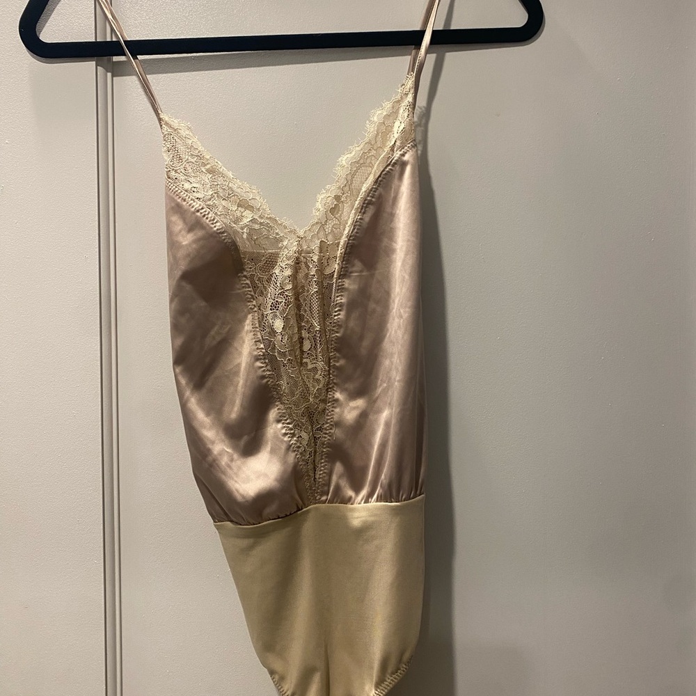 Wishlist Lace Accent Chemise in Cream and Tan